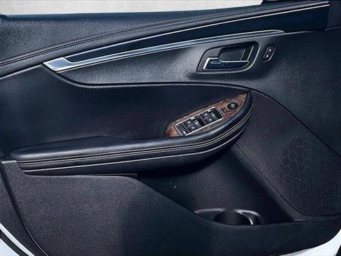Used 2015 Chevrolet Impala LT w/ Convenience Package FWD image 17