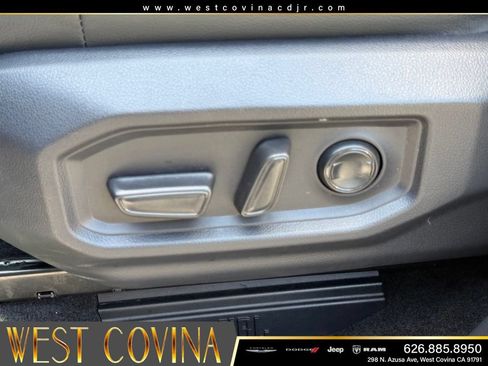 Used 2025 Toyota Tundra Limited AWD/4WD image 22