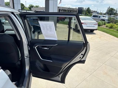 Used 2025 Toyota RAV4 XLE AWD/4WD image 28