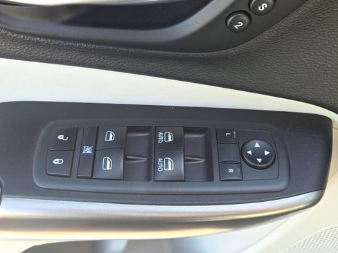 Used 2019 Jeep Cherokee Limited FWD image 24