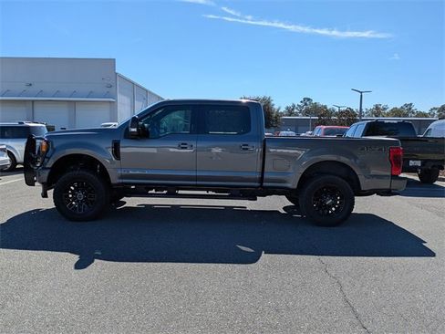 Used 2022 Ford F350 Lariat w/ Black Appearance Package image 6