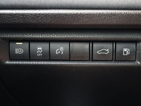 Used 2025 Toyota Camry LE AWD/4WD image 27