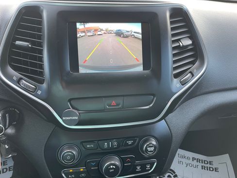 Used 2019 Jeep Cherokee Latitude w/ Popular Appearance Group FWD image 17