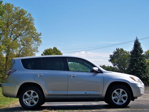 Used 2014 Toyota RAV4 EV image 7