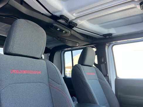 Certified 2025 Jeep Gladiator Rubicon image 17