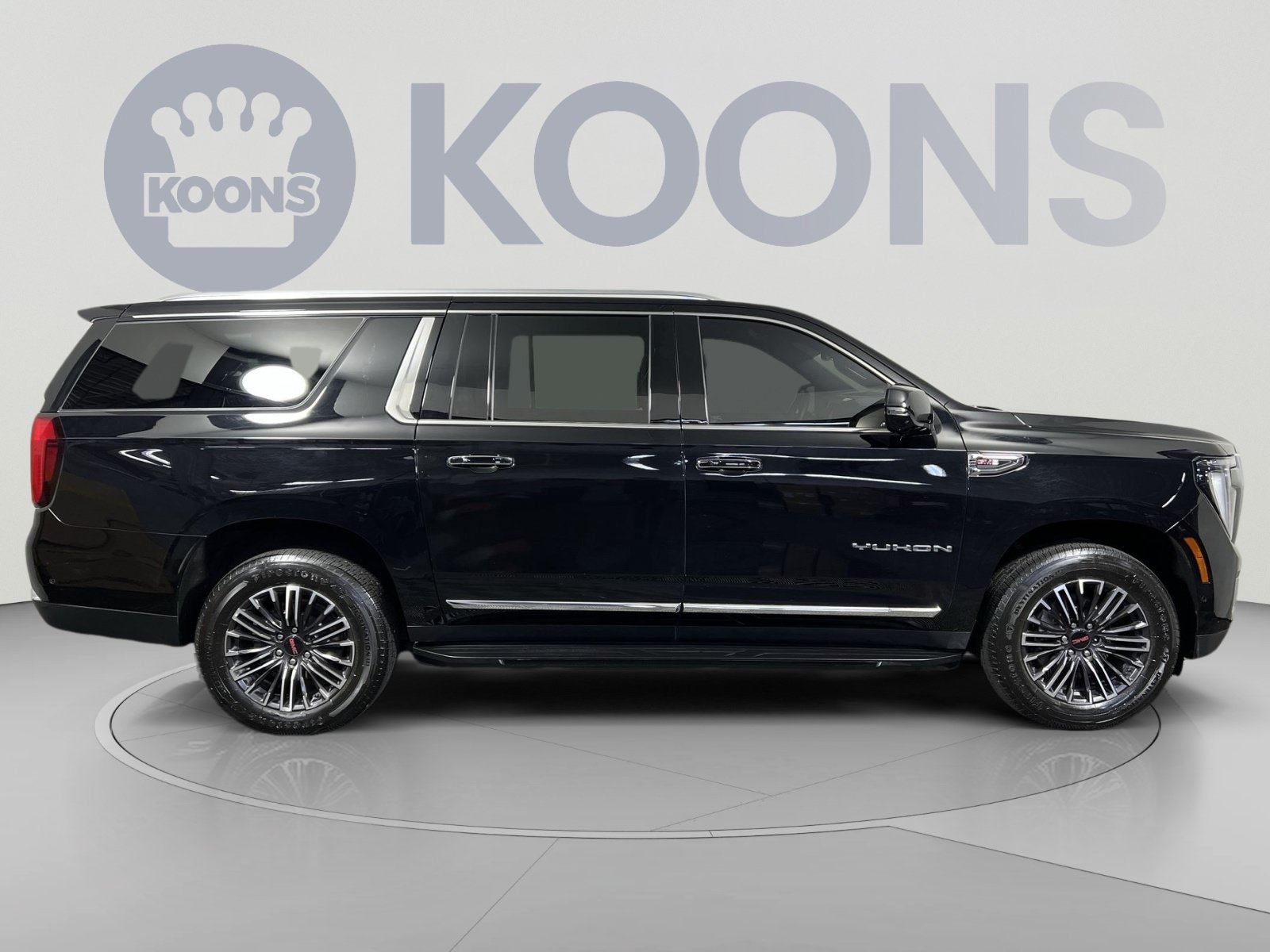 Used 2025 GMC Yukon XL Elevation w/ Elevation Premium Package AWD/4WD image 12