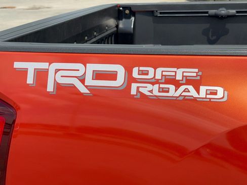 Used 2018 Toyota Tacoma TRD Off-Road w/ Technology Package RWD image 31