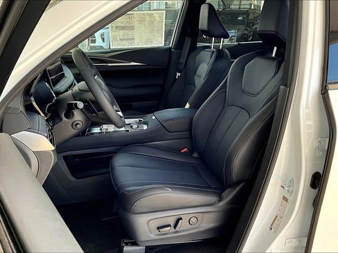 New 2026 INFINITI QX60 Sport image 17