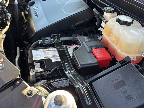 Used 2022 Chevrolet Traverse LS image 30