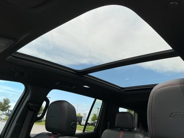 Used 2024 Chevrolet Traverse RS w/ LPO, Floor Liner Package AWD/4WD image 31