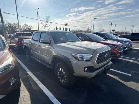 Used 2019 Toyota Tacoma TRD Off-Road w/ Technology Package image 4
