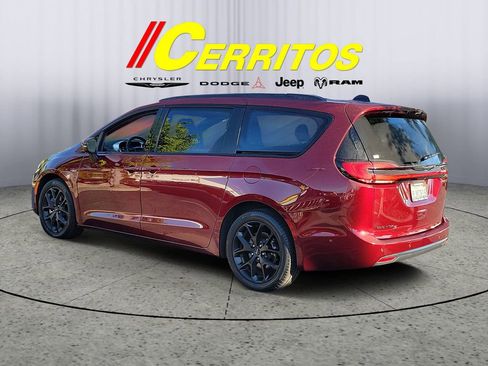 Used 2023 Chrysler Pacifica Touring-L w/ S Appearance Package image 2