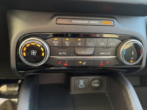 Used 2022 Ford Escape SE w/ Cold Weather Package image 19