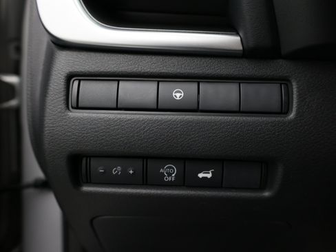 Used 2025 Nissan Rogue SV AWD/4WD image 34