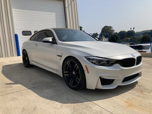 Used 2018 BMW M4 Coupe w/ Executive Package RWD image 3