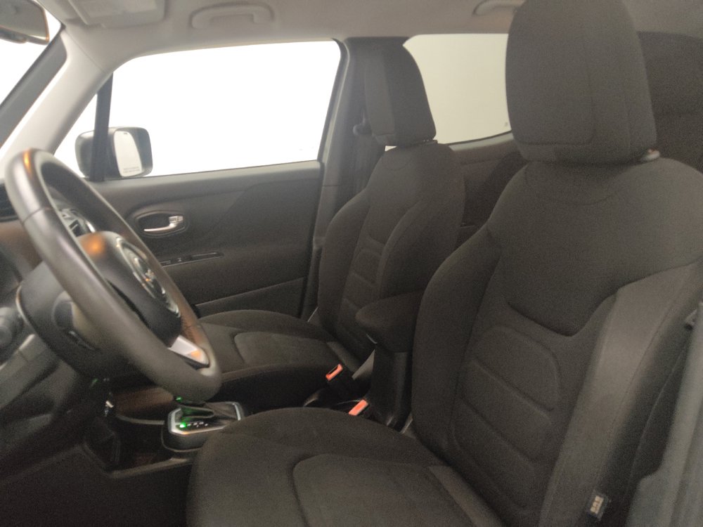 Used 2018 Jeep Renegade Latitude w/ Popular Equipment Group FWD image 17