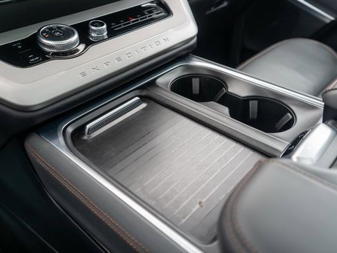 Used 2025 Ford Expedition Active image 36