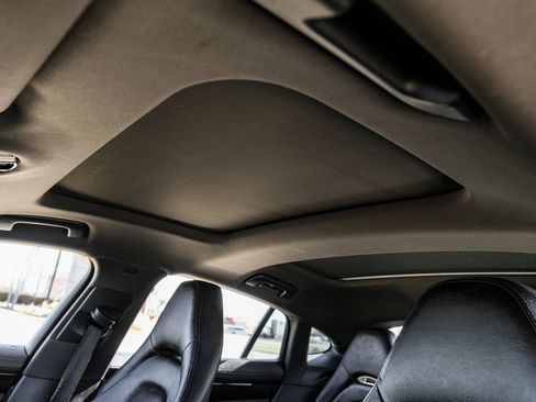 Used 2018 Porsche Panamera 4 image 8