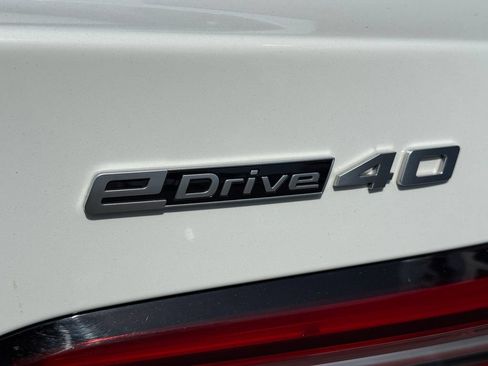 Used 2024 BMW i5 eDrive40i w/ Premium Package RWD image 11