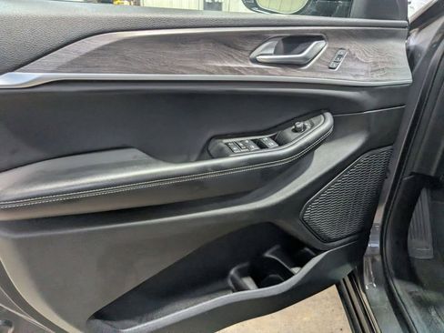 Used 2024 Jeep Grand Cherokee L Limited w/ Luxury Tech Group II image 11