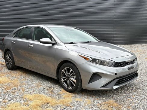 Used 2023 Kia Forte LXS FWD image 3