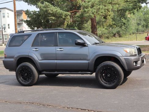 Used 2006 Toyota 4Runner SR5 AWD/4WD image 2