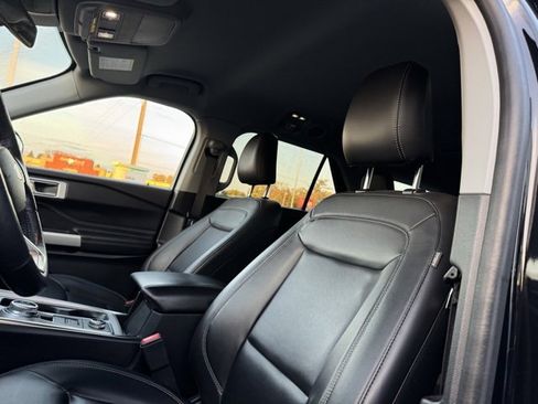Certified 2022 Ford Explorer XLT w/ Equipment Group 202A image 9