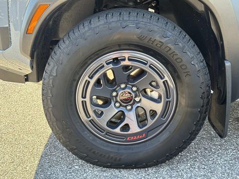 Used 2025 Nissan Frontier PRO-4X image 12