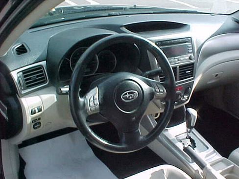Used 2010 Subaru Impreza 2.5i Premium image 17
