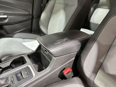 Used 2019 Ford Escape SE image 21