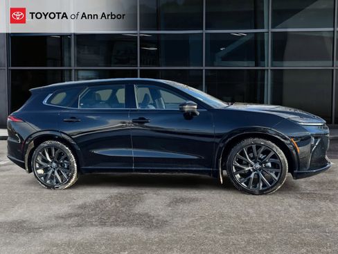 Used 2025 Toyota Crown Signia Limited image 13