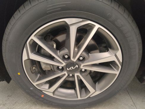 Used 2023 Kia Forte LXS FWD image 31