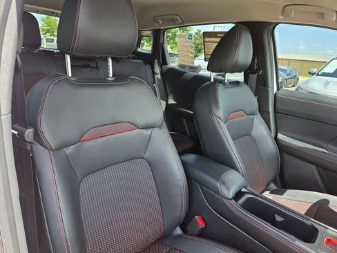Used 2025 Nissan Kicks SR FWD image 29
