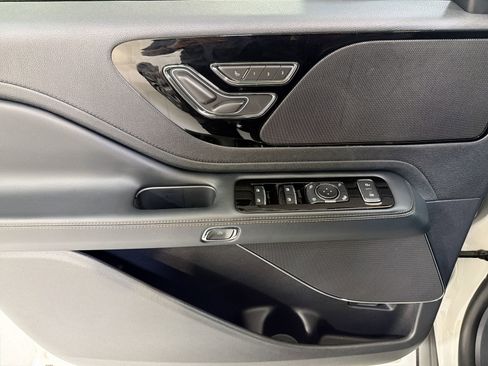 New 2026 Lincoln Aviator 2WD image 12