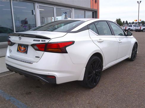 Used 2022 Nissan Altima 2.5 SR w/ Midnight Edition Package AWD/4WD image 3