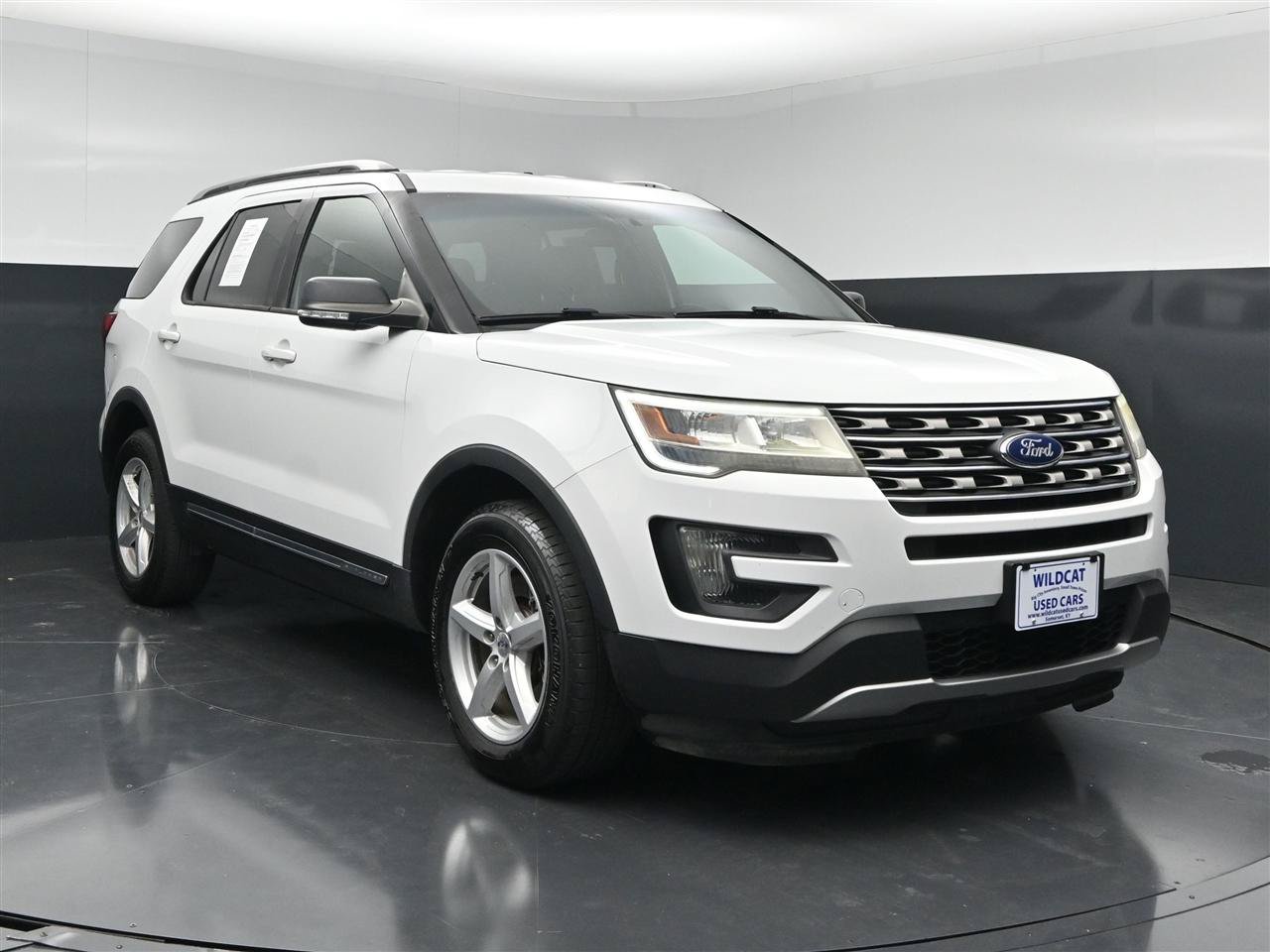 Used 2016 Ford Explorer XLT AWD/4WD image 3