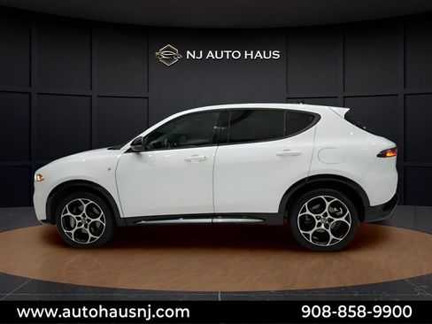 Used 2024 Alfa Romeo Tonale Ti w/ Premium Interior Package AWD/4WD image 6
