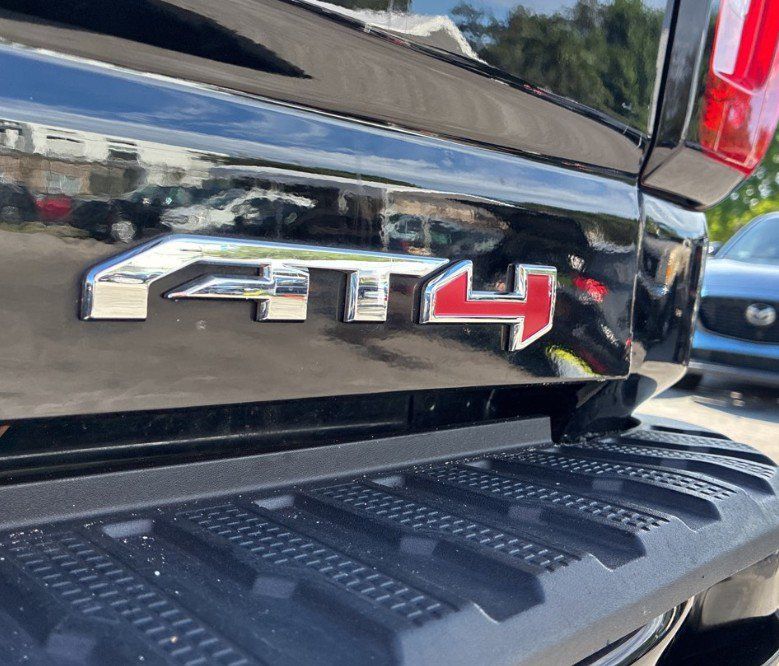 Used 2023 GMC Sierra 2500 AT4 w/ AT4 Preferred Package AWD/4WD image 5