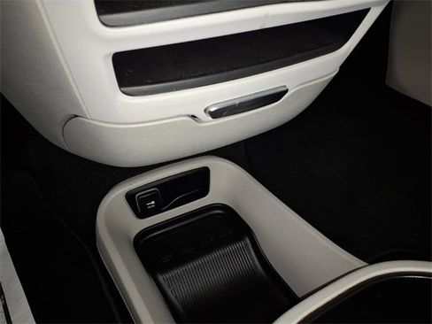 Used 2023 Chrysler Pacifica Touring-L image 23