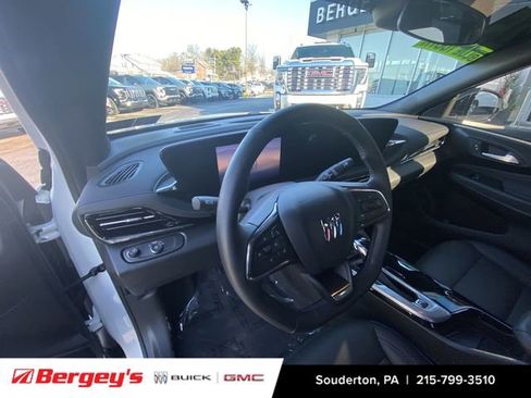 Certified 2025 Buick Envista Sport Touring w/ Convenience I Package image 11