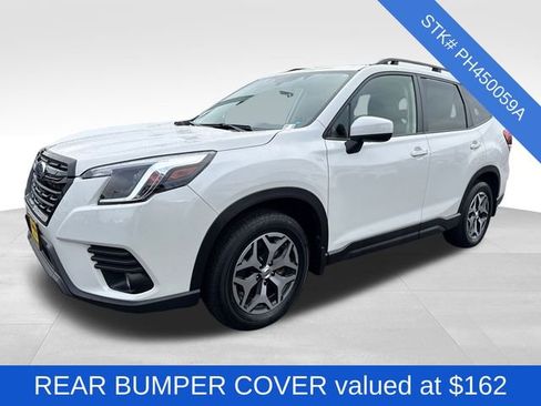 Used 2023 Subaru Forester Premium image 3