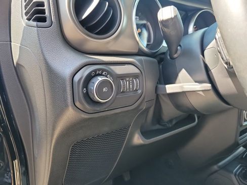 Used 2019 Jeep Wrangler Sport AWD/4WD image 21
