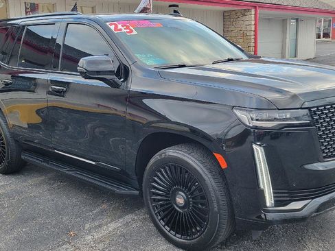 Used 2023 Cadillac Escalade Premium Luxury image 3