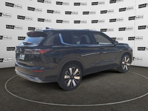 Used 2025 Mitsubishi Outlander SE AWD/4WD image 6