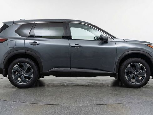 Used 2025 Nissan Rogue SV image 11