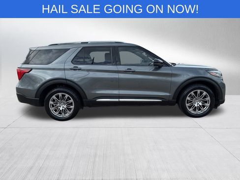 Certified 2025 Ford Explorer Platinum AWD/4WD image 1