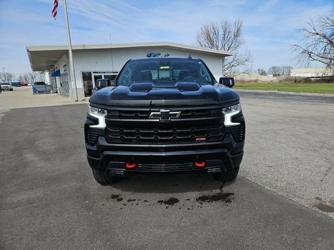 Used 2025 Chevrolet Silverado 1500 LT Trail Boss w/ LT Trail Boss Premium Package AWD/4WD image 3