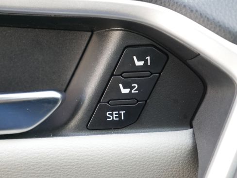 Used 2022 Toyota RAV4 Limited image 29