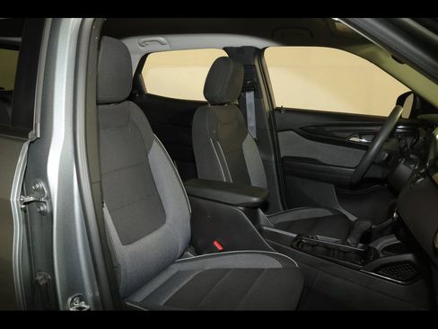 Used 2025 Chevrolet TrailBlazer LT AWD/4WD image 26