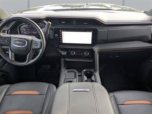 Used 2024 GMC Sierra 2500 AT4 image 15